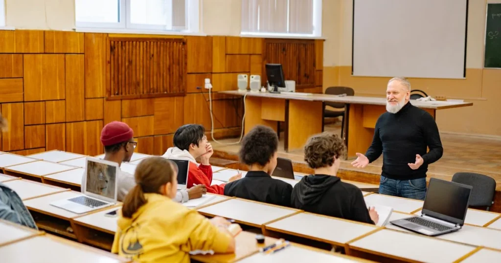 Teknik Mengelola Kelas untuk Calon Guru: Panduan Praktis di Sekolah