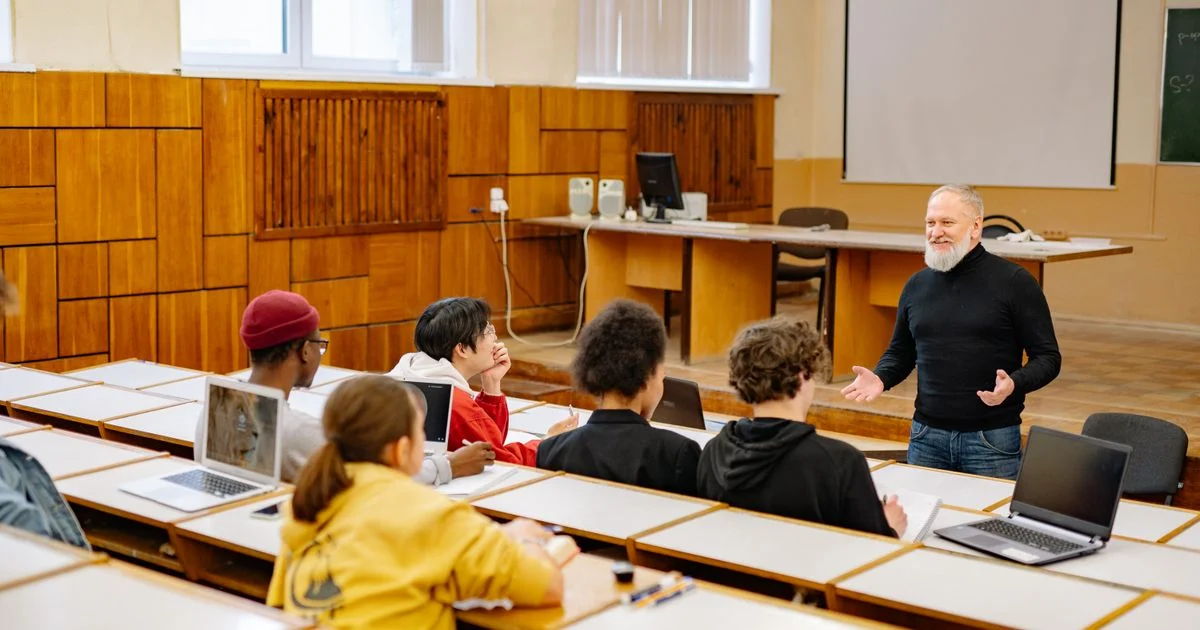 Teknik Mengelola Kelas untuk Calon Guru: Panduan Praktis di Sekolah
